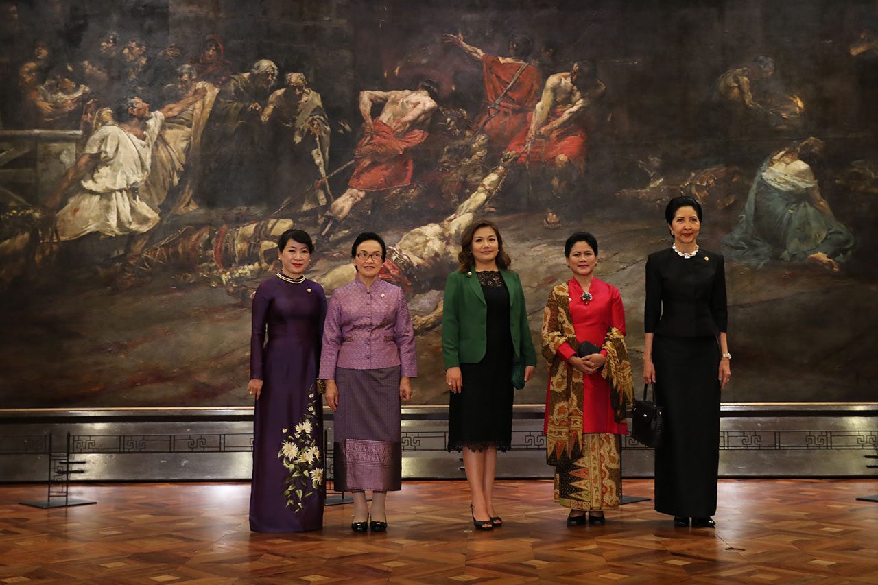 WATCH: Honeylet Avanceña hosts museum tour for ASEAN leaders’ spouses
