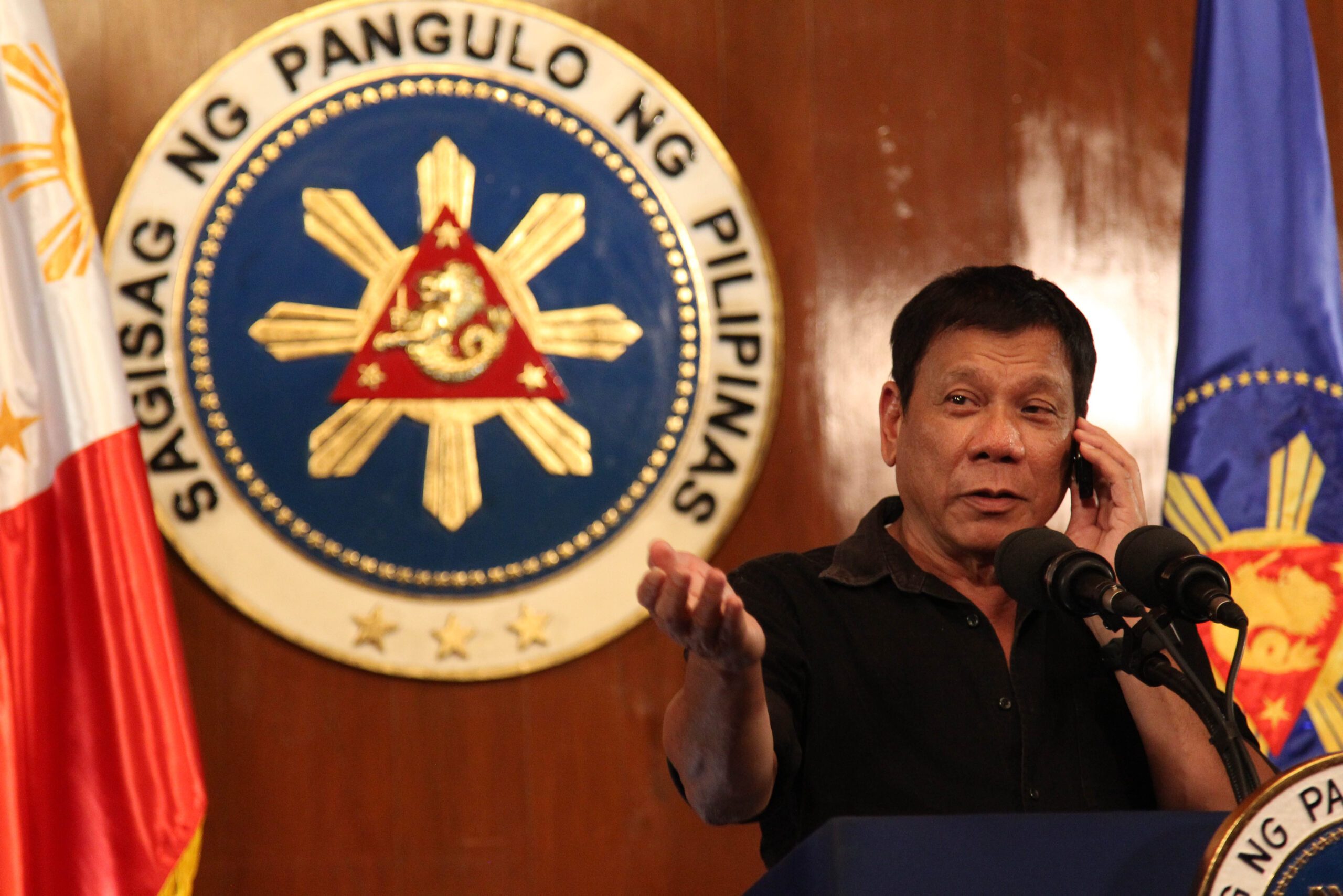 Duterte signs order on Freedom of Information