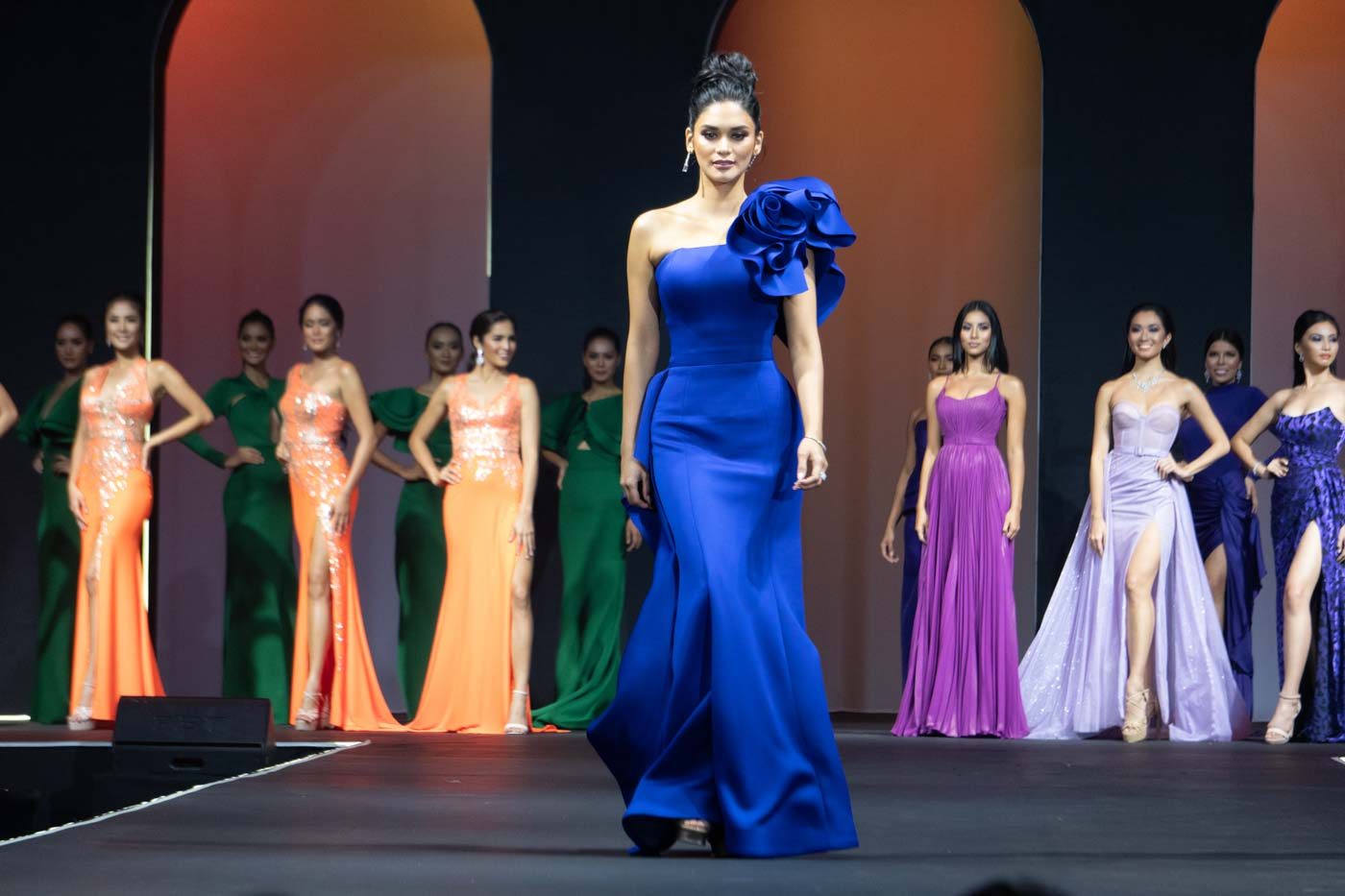 Pia Wurtzbach headlines fashion show in Cebu for HIV/AIDS awareness