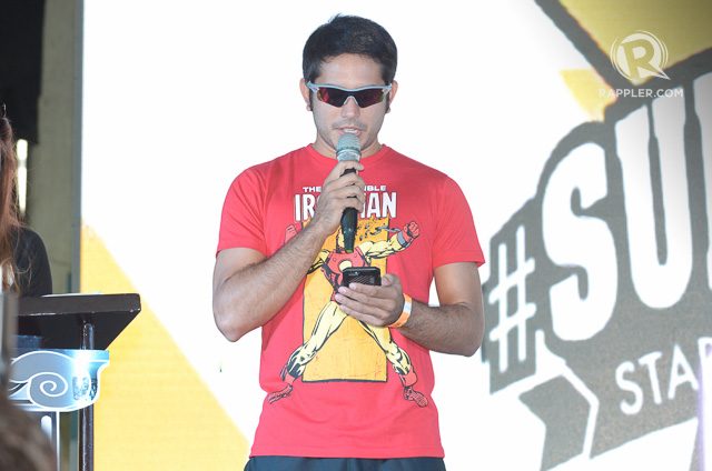 Gerald Anderson leads the sportsmanship oath-taking. 