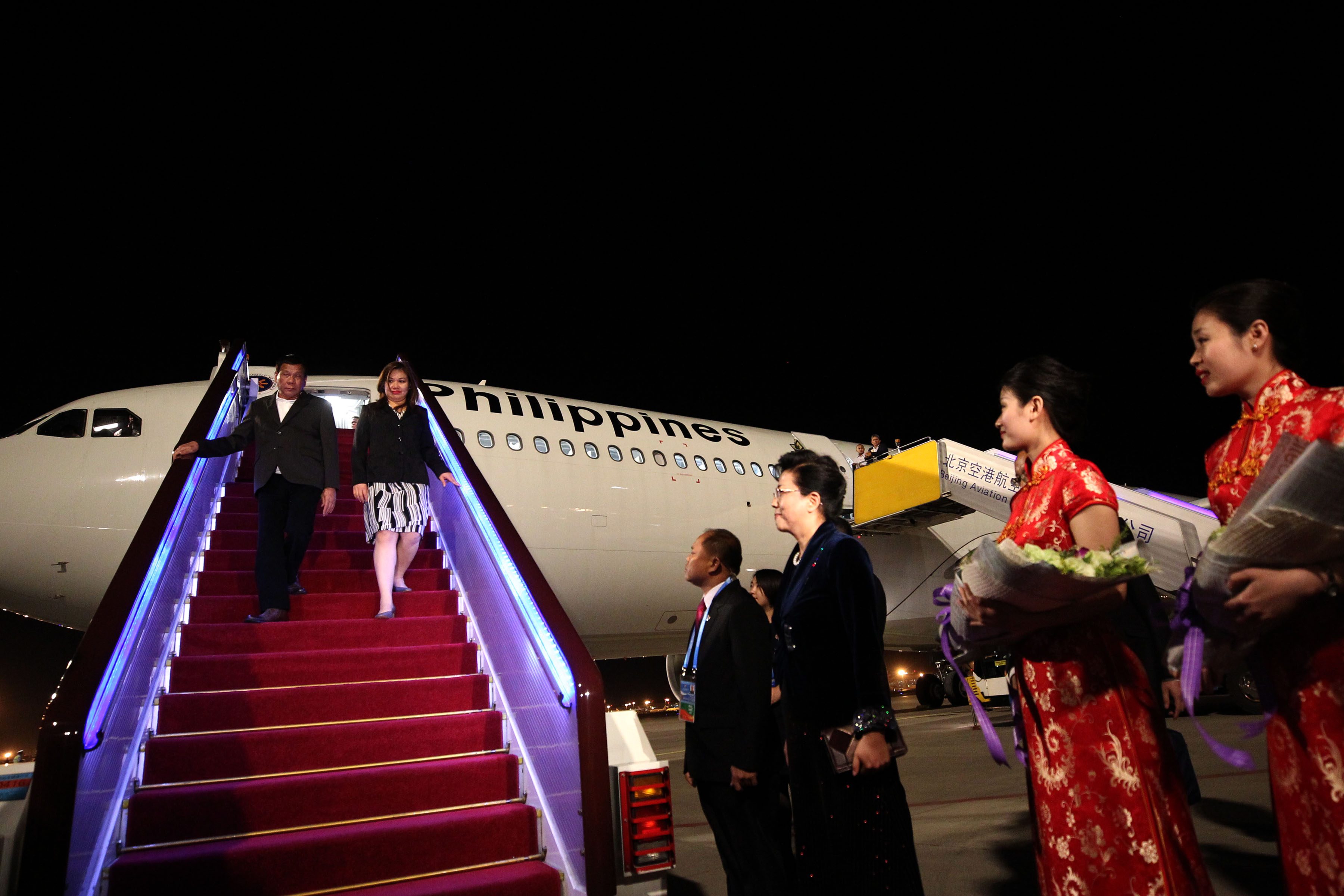 WELCOME CEREMONY. Flowers await President Duterte and Honeylet Avanceña upon their arriving in Beijing in May 2017. Presidential photo
 