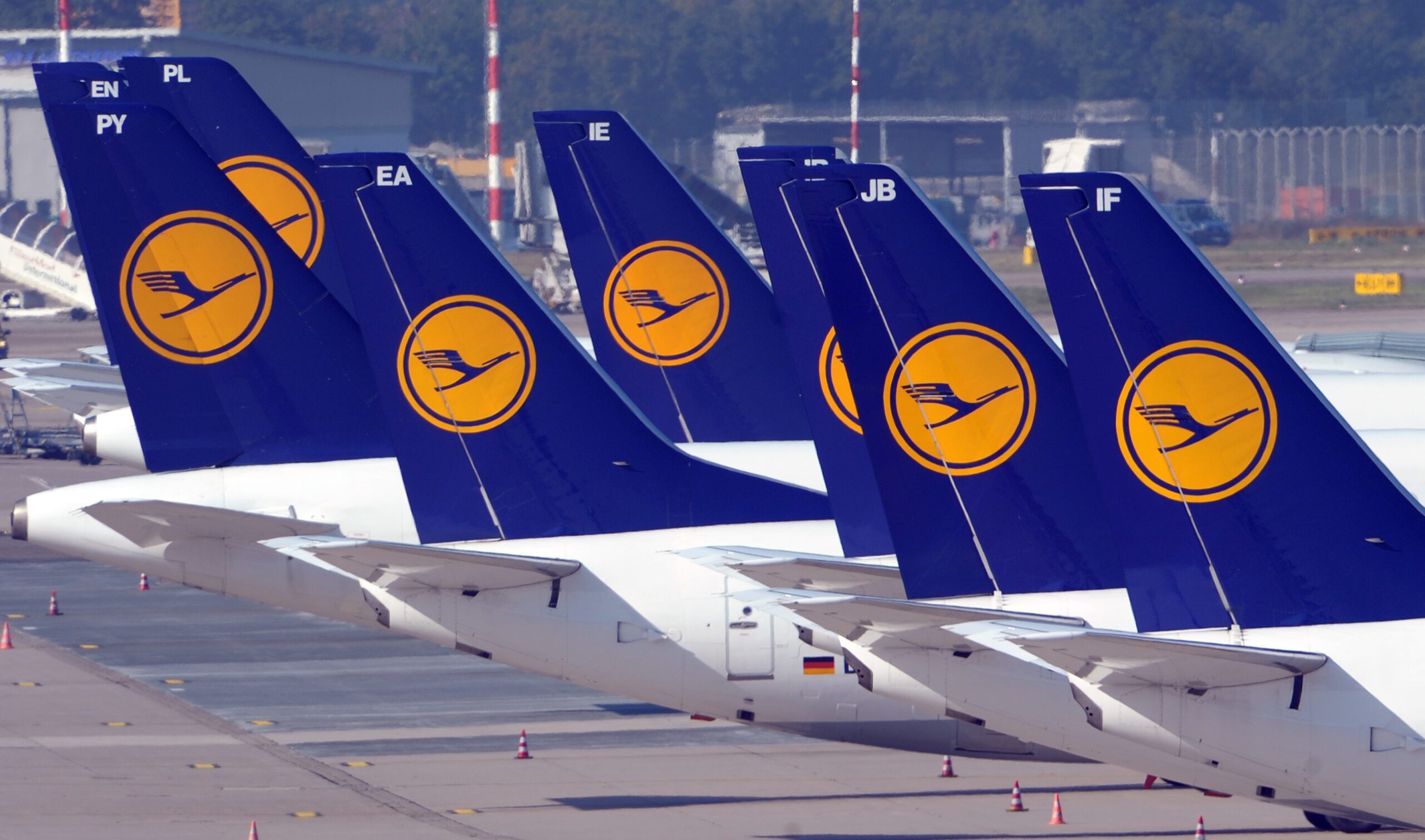 Low oil price sends Lufthansa profits soaring