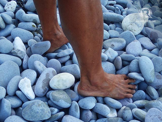 BAREFOOT WALKING. Let your feet be massaged by the stones of Lantangan 