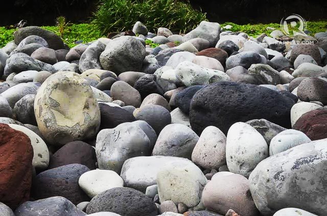 BOULDERS. Valugan’s rocks can be about the size of a backpack, or smaller or bigger. Photo by Paula Anntoneth O 