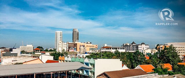 BUSTLING BEACH TOWN. Pattaya, just an hour away from Bangkok, is highly urbanized yet laid-back. Tall hotels, condominiums, and a shopping mall can be seen across its skyline. 