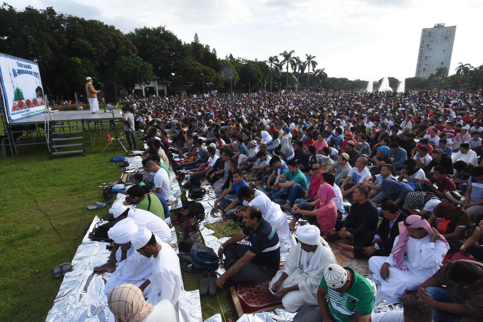 MANILA. Thousands of Muslims celebrate Eid'l Adha at the Quirino Grandstand. Photos by Angie de Silva/Rappler 
