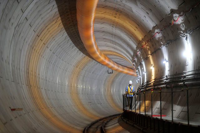 50 PERSEN. Pembangunan MRT rute Lebak Bulus-Bundaran HI untuk struktur layang mencapai 22 persen sedangkan struktur bawah tanah sebesar 50 persen. ANTARA/Wahyu Putro A 