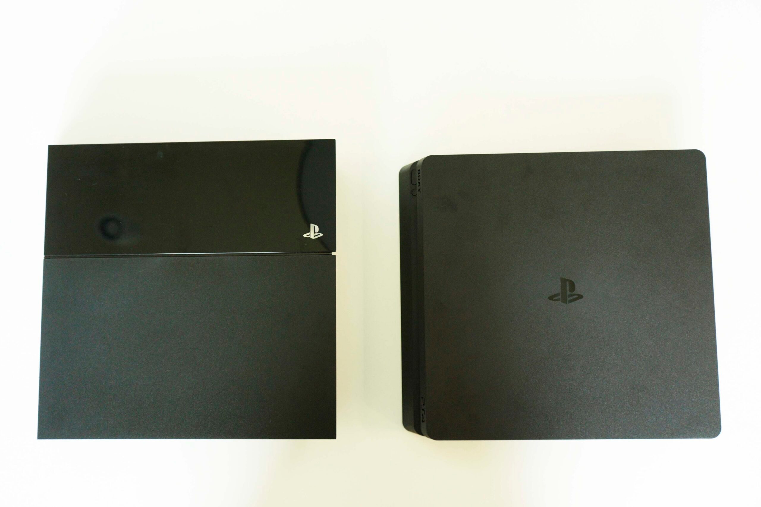 IN PHOTOS: How the PS4 Slim compares to the the original PS4