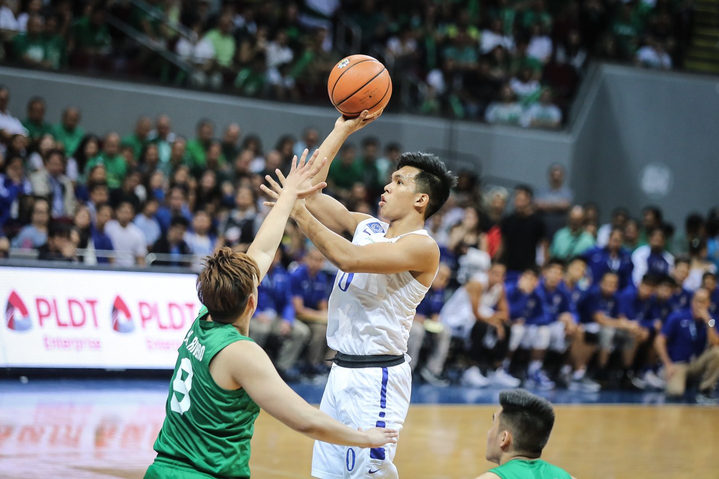 Blue Eagles remain unbeaten, defeat La Salle on late free throws