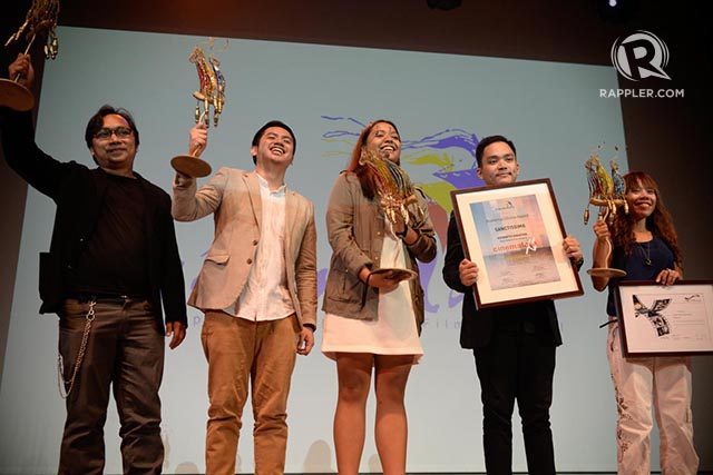 CELEBRATION. The winners of Cinemalaya 2015 celebrate with their trophies. From left to right: Darwin Novicio, Petersen Vargas, Martika Escobar, Kenneth Dagatan, and Anj Macalanda. Photo by Alecs Ongcal/Rappler 