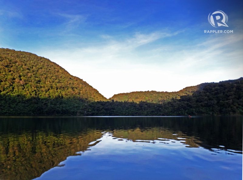 STILLNESS. Paddling across Balinsasayao Lake can be a meditative experience