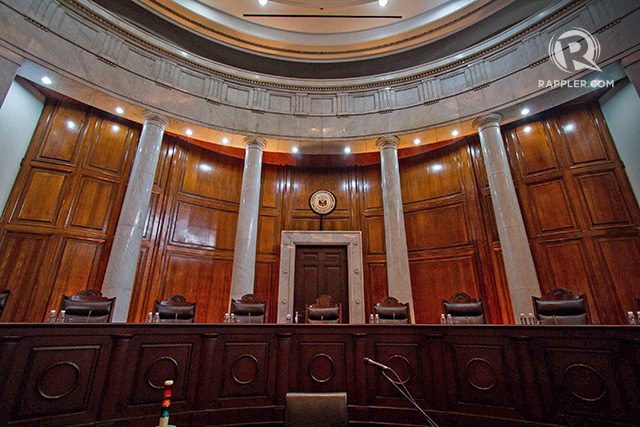 The Supreme Court (SC) hears the oral argument against Torre de Manila filed by the Knights of Rizal on July 21, 2015. Photo by Mark Saludes/Rappler 