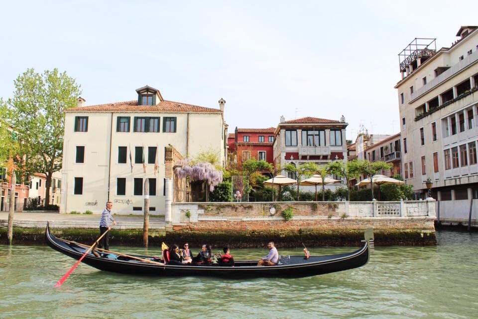 GONDOLA. A gondola ride in Venice costs 80 euros. Photo by Don Kevin Hapal/Rappler   