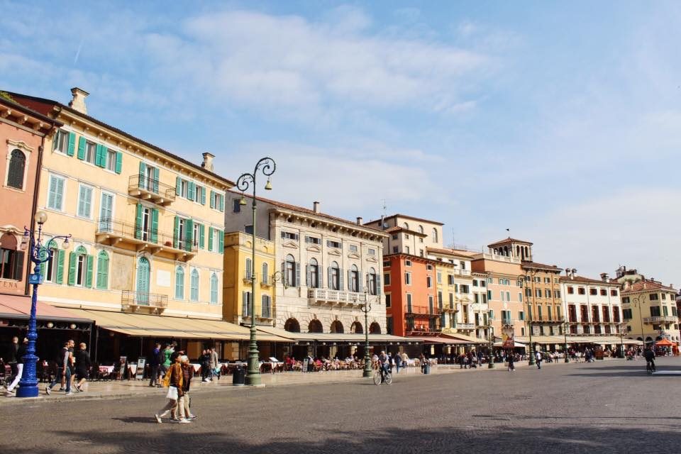 COLORFUL VERONA. Pastel-colored houses make every Verona street Instagram-worthy. Photo by Don Kevin Hapal/Rappler   