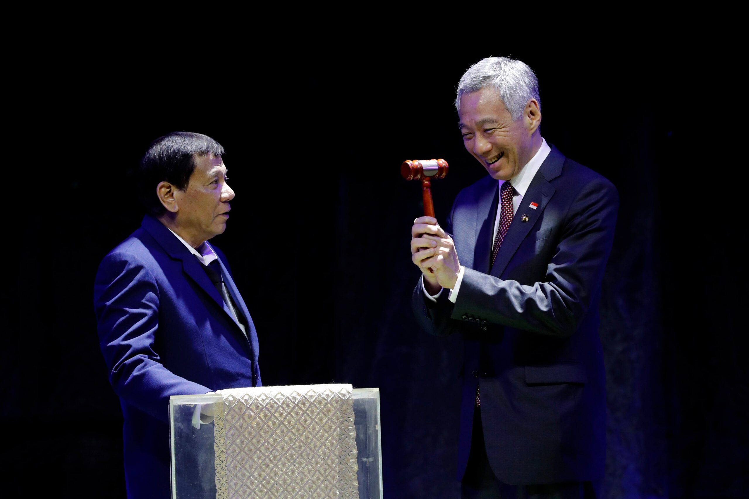WATCH: PH hands over ASEAN chairmanship to Singapore