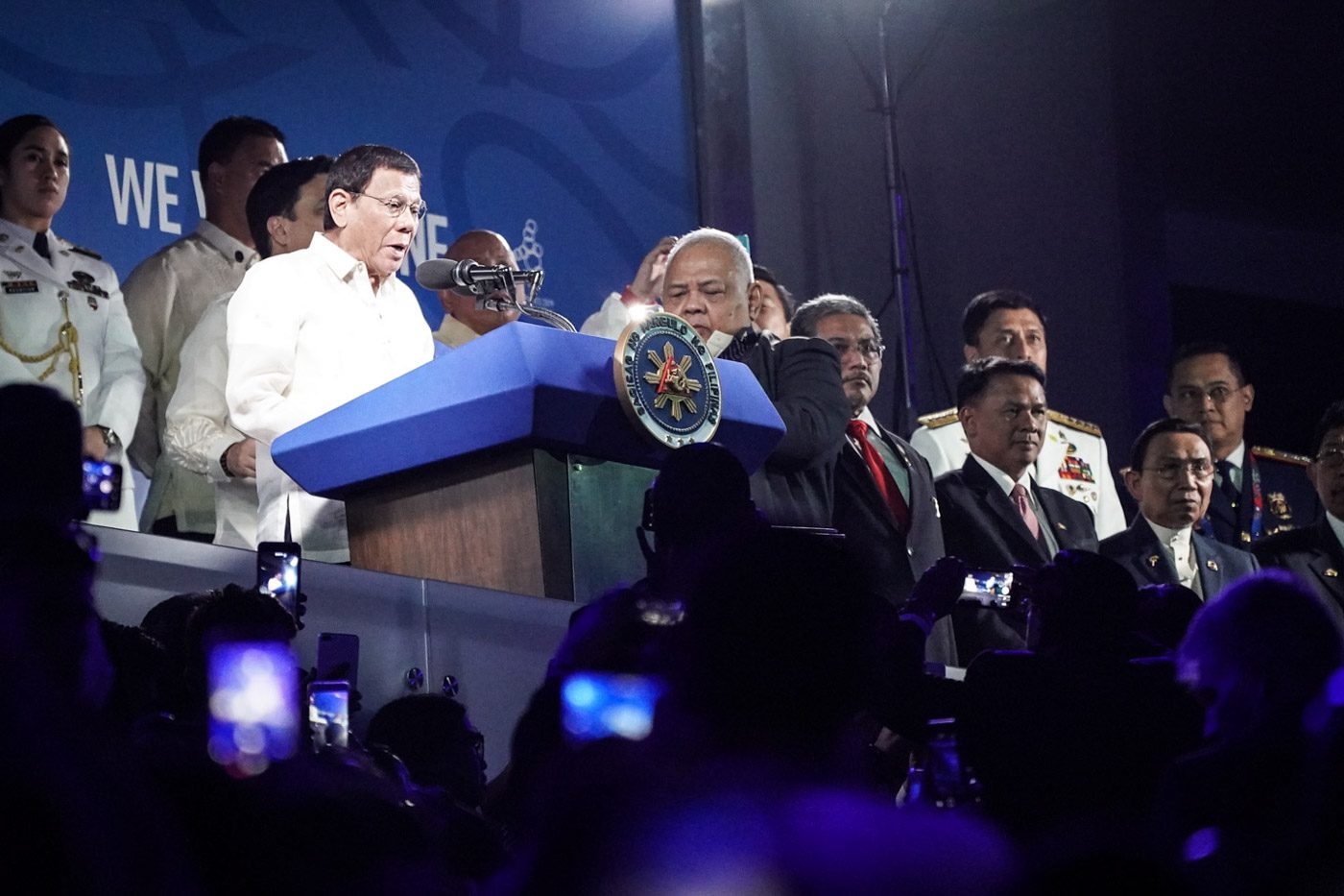 Duterte dan Pacquiao membuka SEA Games 2019 saat topan mendekat