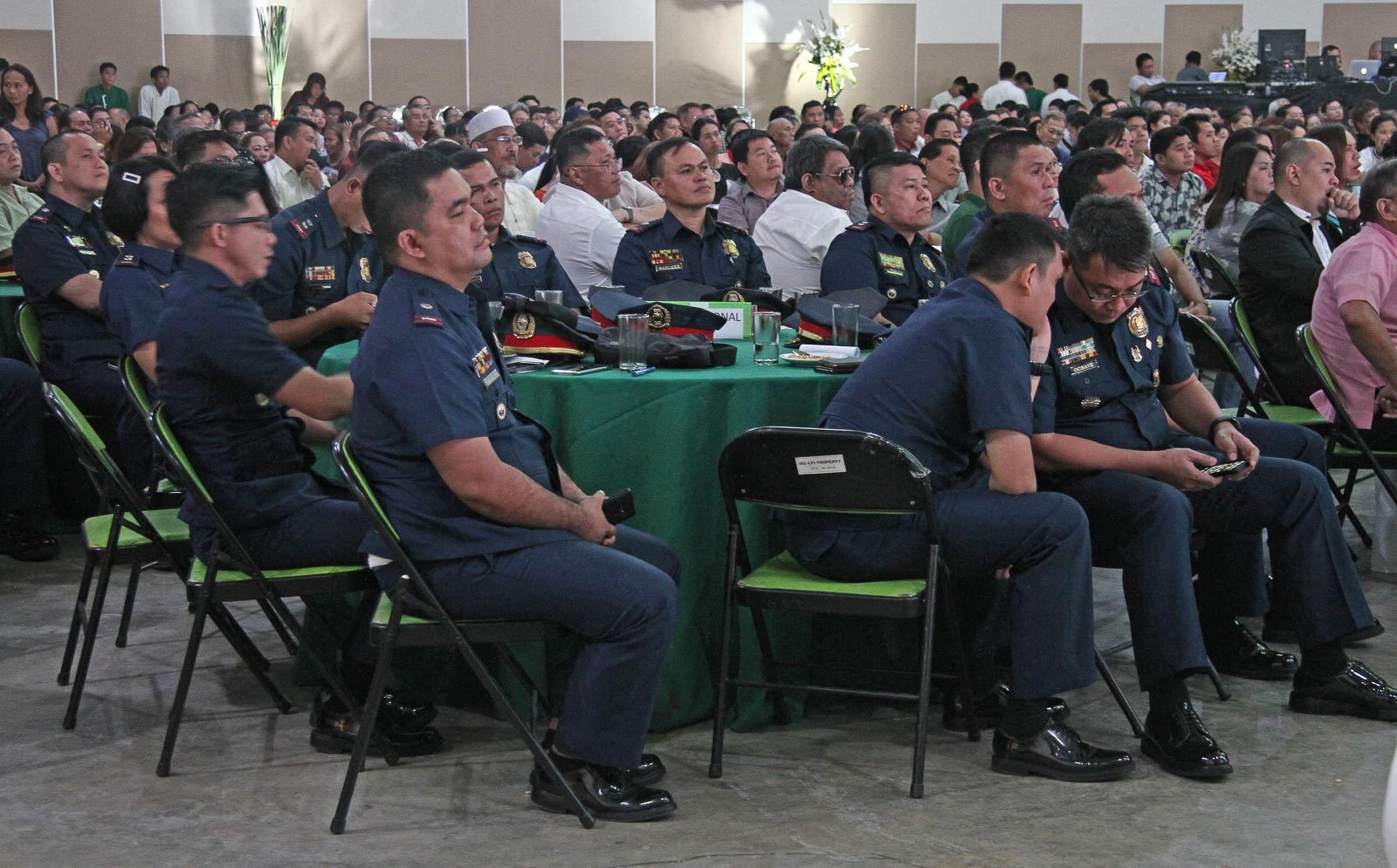 COPS. Cebu City Police Officers listen to Mayor Edgar Labella's first 100 days State of the City Address. Photo by Gelo Litonjua/Rappler