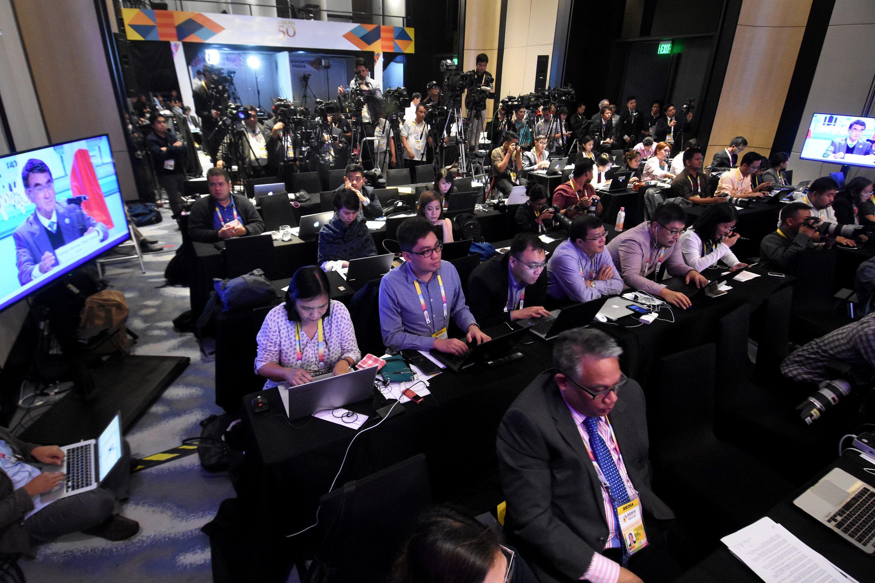 9 PM PRESS CON. Journalists attend a press conference – at 9 pm – by Japanese Foreign Minister Taro Kono at the International Media Center in Conrad Manila. Photo by Angie de Silva/Rappler  