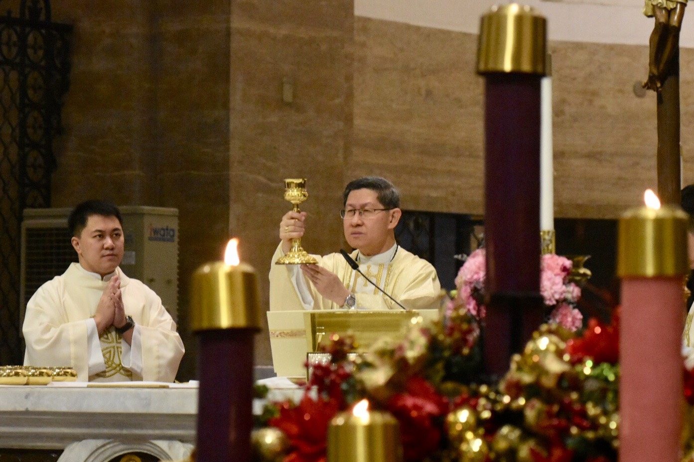 CHURCH LEADER. Manila Archbishop Luis Antonio Cardinal Tagle presides over the first Simbang Gabi at the Manila Cathedral on December 16, 2018. Photo by Angie de Silva/Rappler  