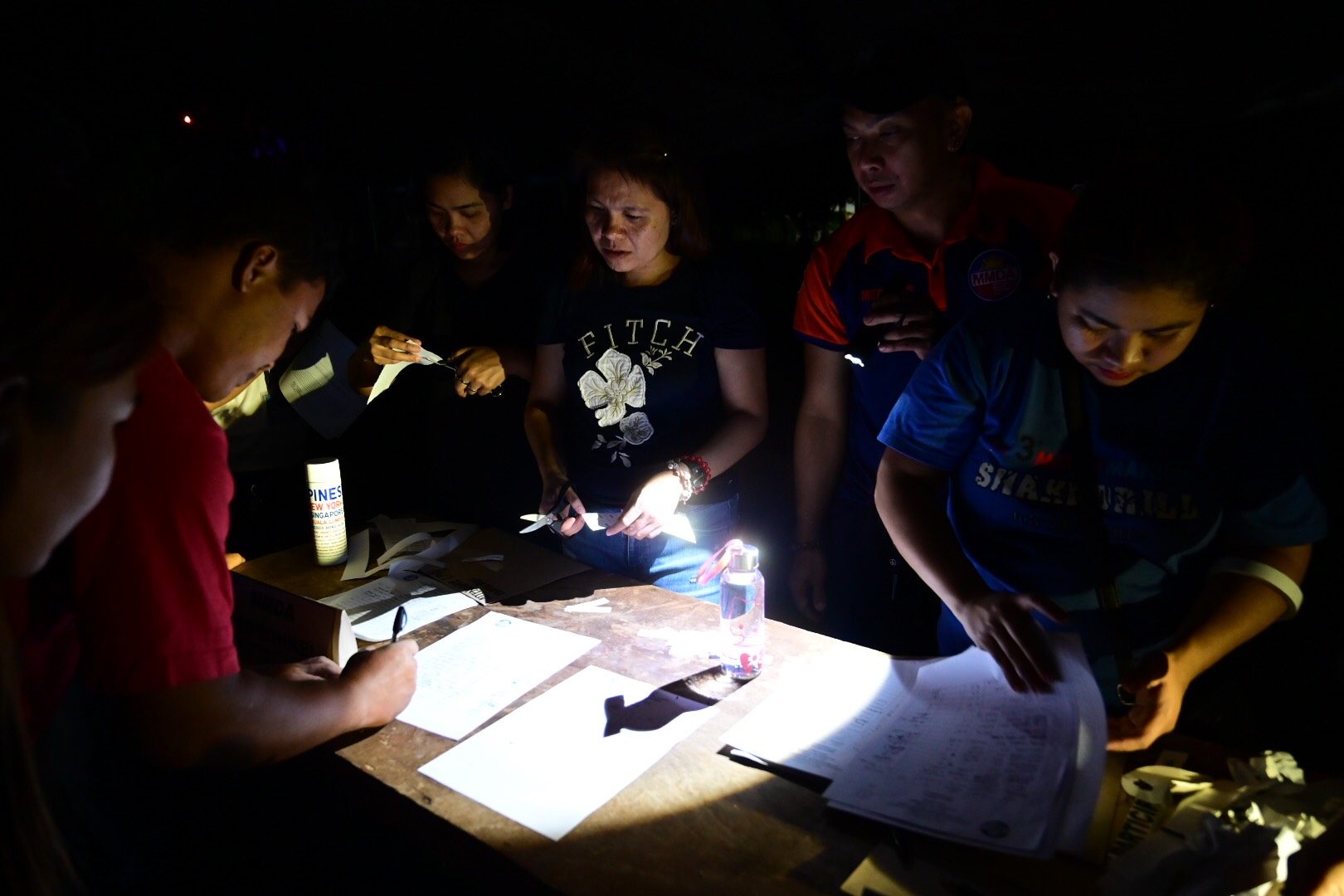 FLASHLIGHT. Responders for #MMShakeDrill struggle with dark as they simulate a strong earthquake that hit pre-daw. Photo by Alecs Ongcal/Rappler 