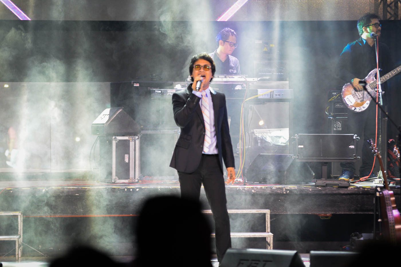 CENTER STAGE. Ely Buendia rocks out to his signature hits. Photo by LeAnne Jazul/Rappler. 