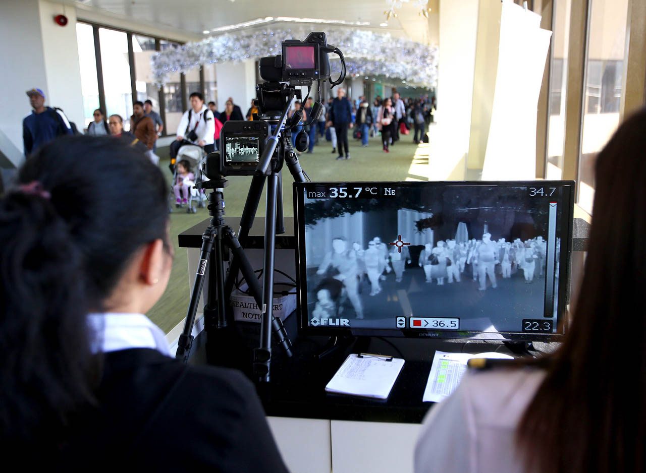 SCANNERS. The Bureau of Quarantine monitors passengers arriving from international flights at the Ninoy Aquino International Airport in Pasay City on January 23, 2020. Photo by Inoue Jaena/Rappler 