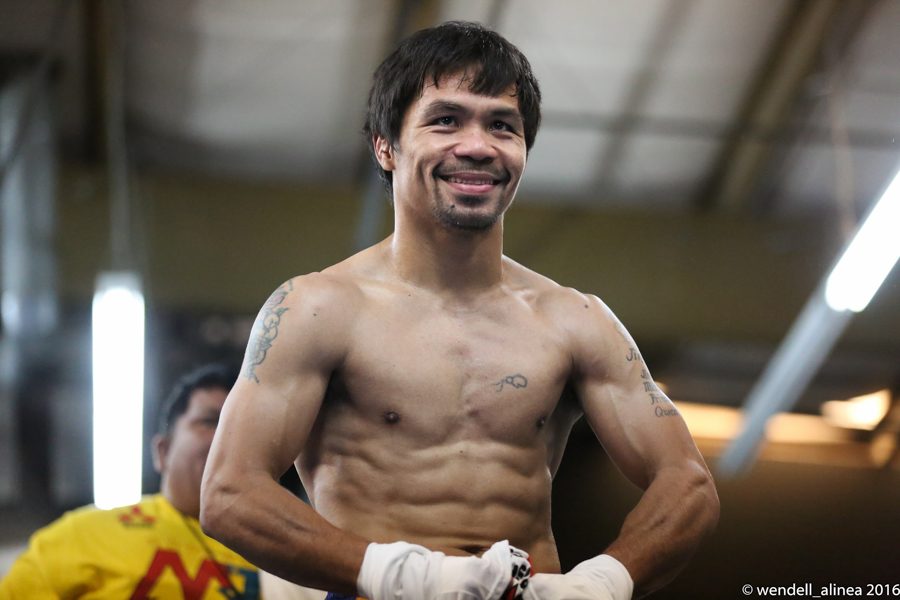 Pacquiao shows off his body after training on Tuesday. Photo by Wendell Alinea/Rappler 