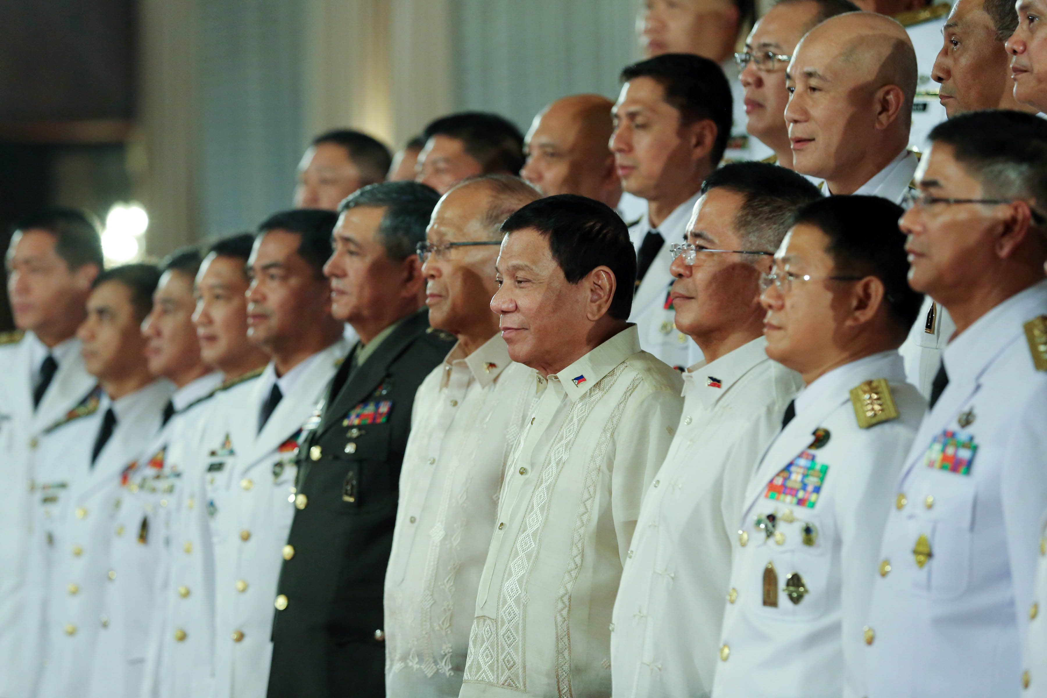 INTO THE FOLD. President Rodrigo Duterte poses for a photo with newly-appointed officers of the Armed Forces of the Philippines on January 31, 2017. File photo by Richard Madelo/Presidential Photo 