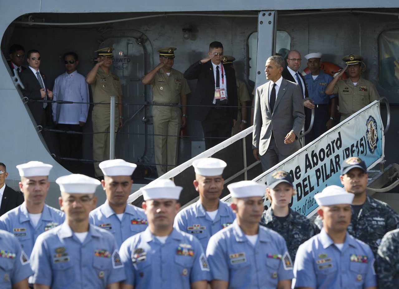 US President Barack Obama exits the Philippine Navy ship BRP Gregorio del Pilar, November 17, 2015. Image courtesy 7th Civil Relations Group, CRSAFP 