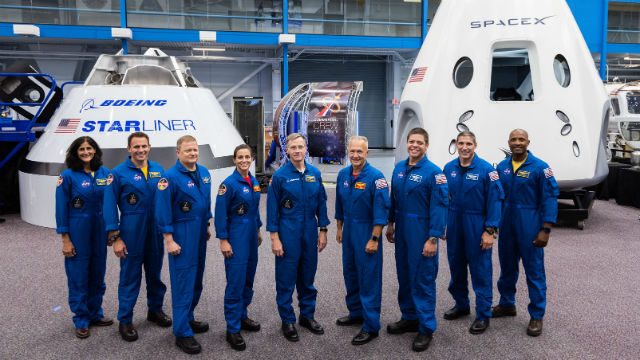 Blend of novices, veterans to fly on 1st private U.S. spaceships