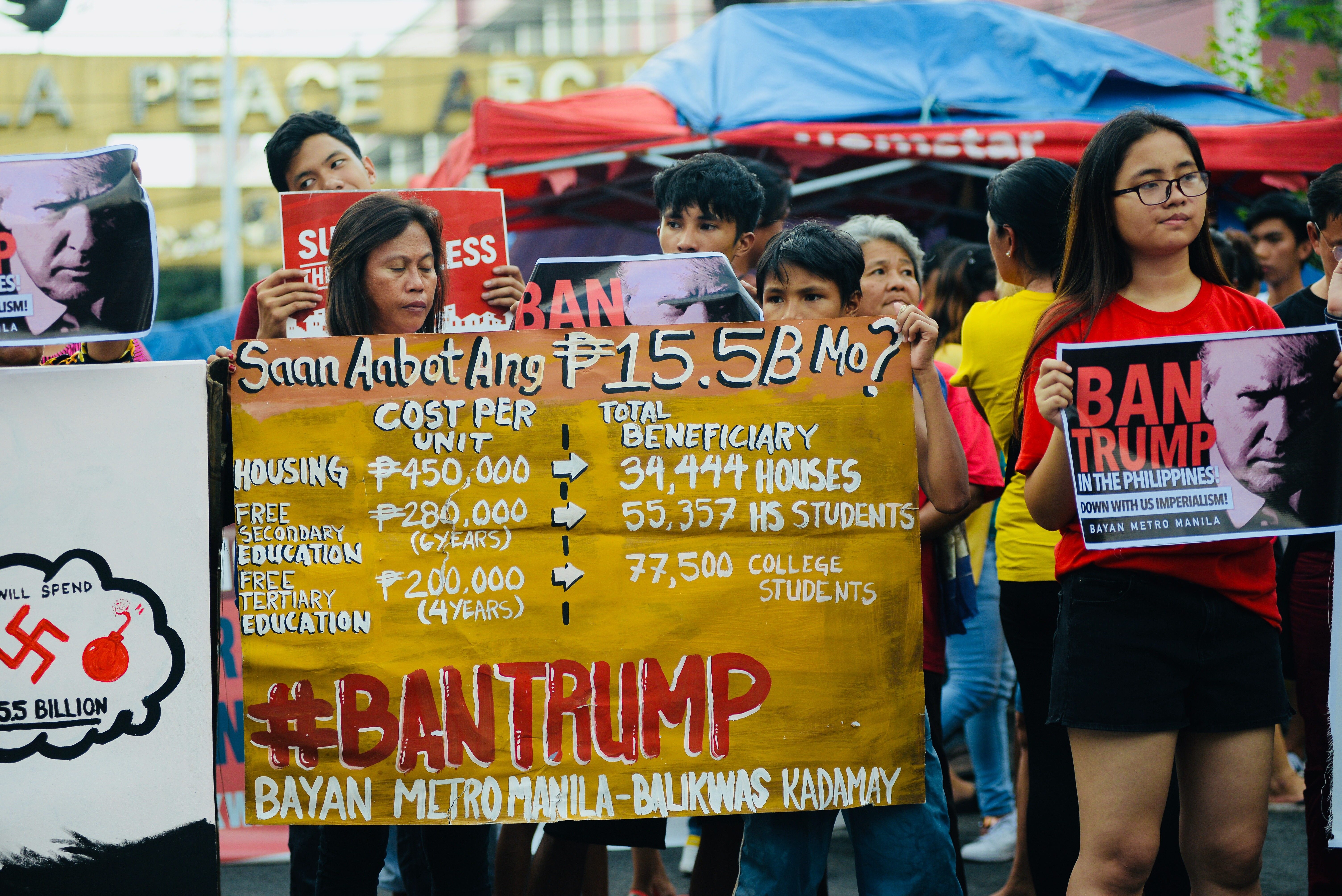 BASIC SOCIAL SERVICES. According to Kadamay, the P15.5 billion budget for the ASEAN summit could fund the creating of 34,444 low-cost housing or send 55,357 high school students and 77,5000 college students to school. Photo by Maria Tan/Rappler  