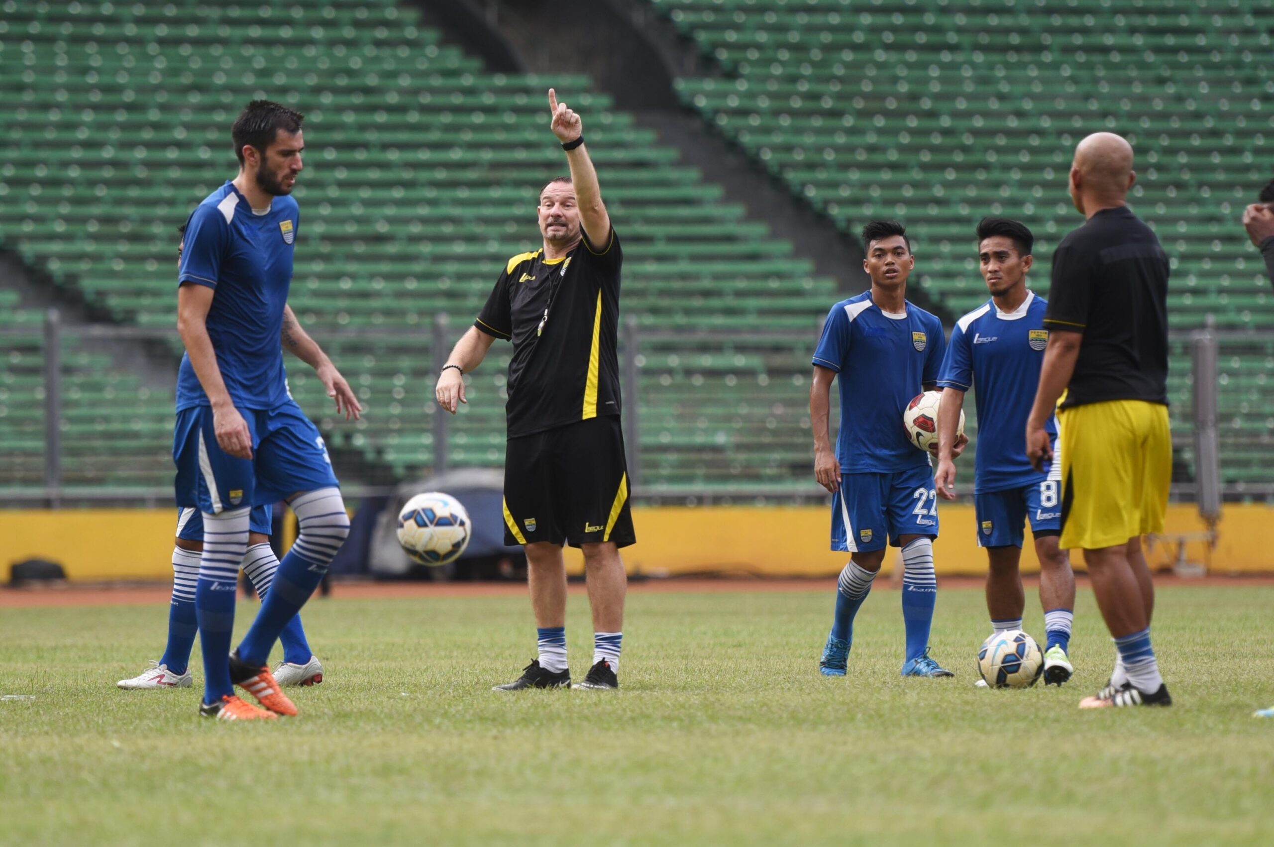 Persib Bandung vs Sriwijaya FC: Duel dua tim kembar