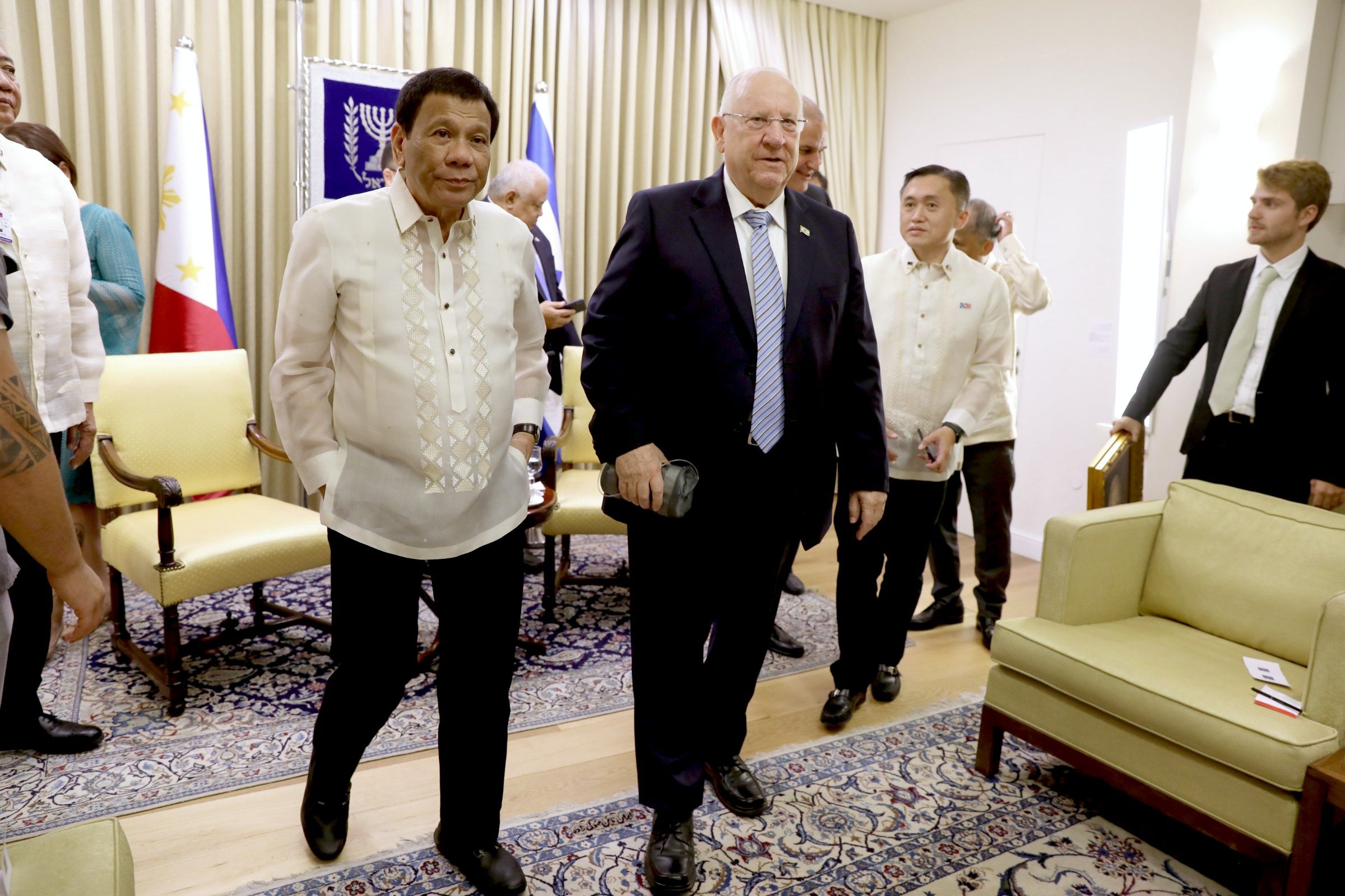 ARMS PROVIDER. President Duterte tells Israeli President Reuven Rivlin that the Philippines will buy military equipment 'only' from Israel. Malacañang photo 