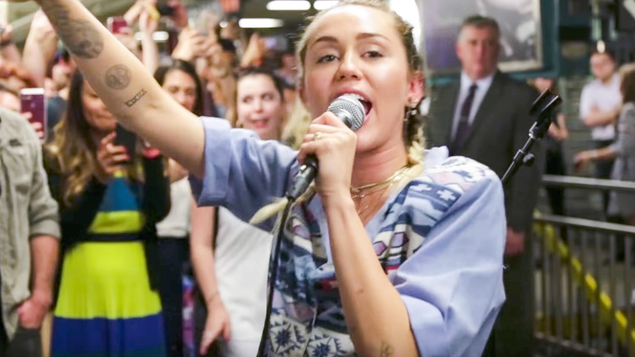 WATCH: Miley Cyrus, Jimmy Fallon surprise NYC subway commuters