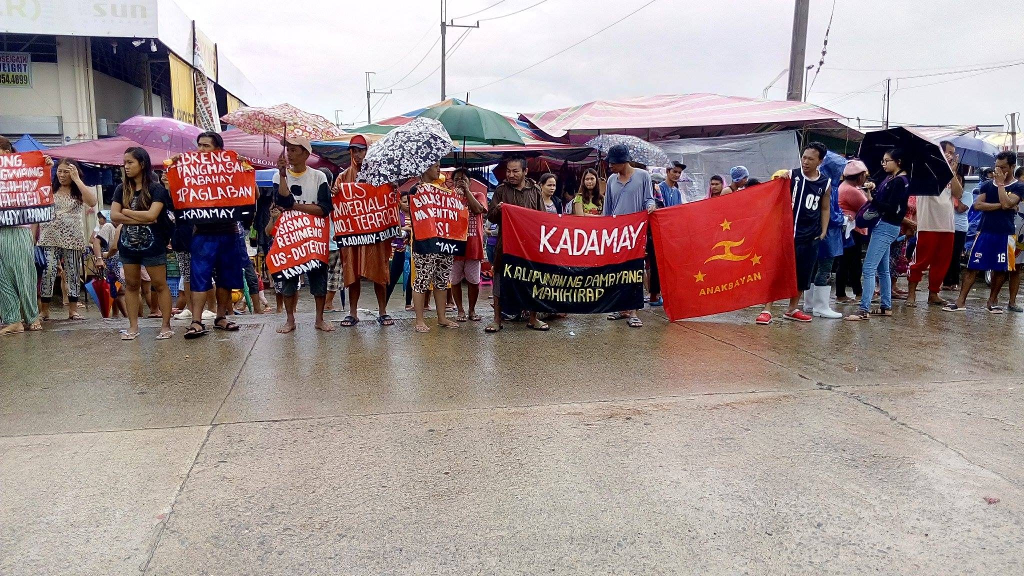 PROTEST. Kadamay members protest against President Rodrigo Duterte's threat to have them clobbered, and even shot if they accupt another housing site. Photo from Kadamay 