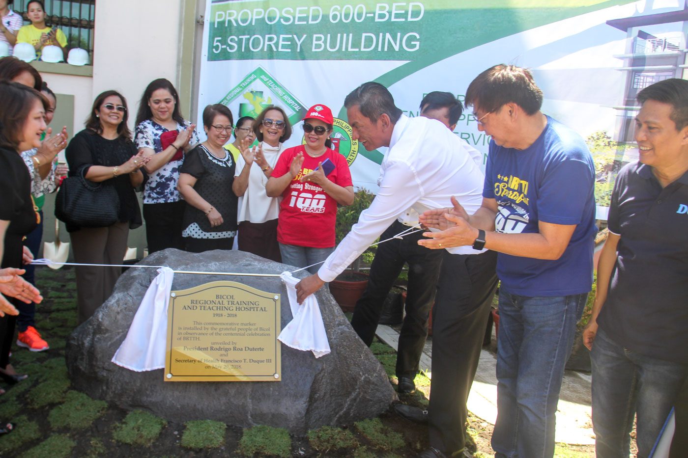 100 YEARS. Albay Representative Joey Salceda and health officials unveil the marker for BRTTH's centennial anniverary. Photo by Rhaydz Barcia/Rappler  