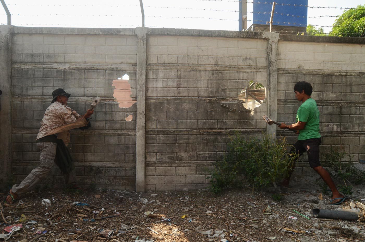 Farmers break Hacienda Luisita walls