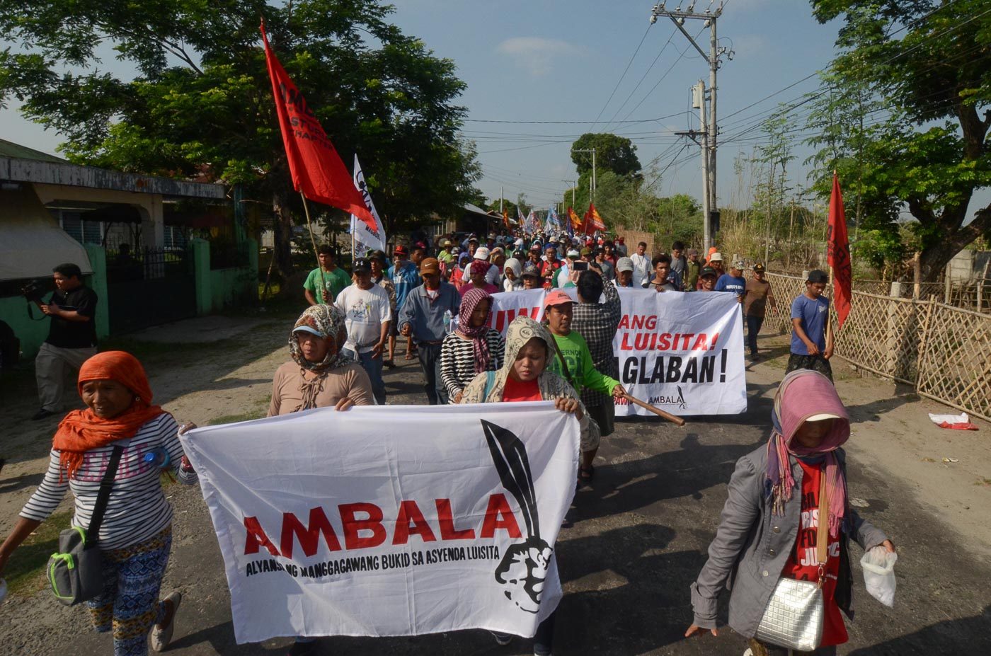 SUPPORT. Activist march to show support on the plan to occupy a contested land in Hacienda Luisita. 