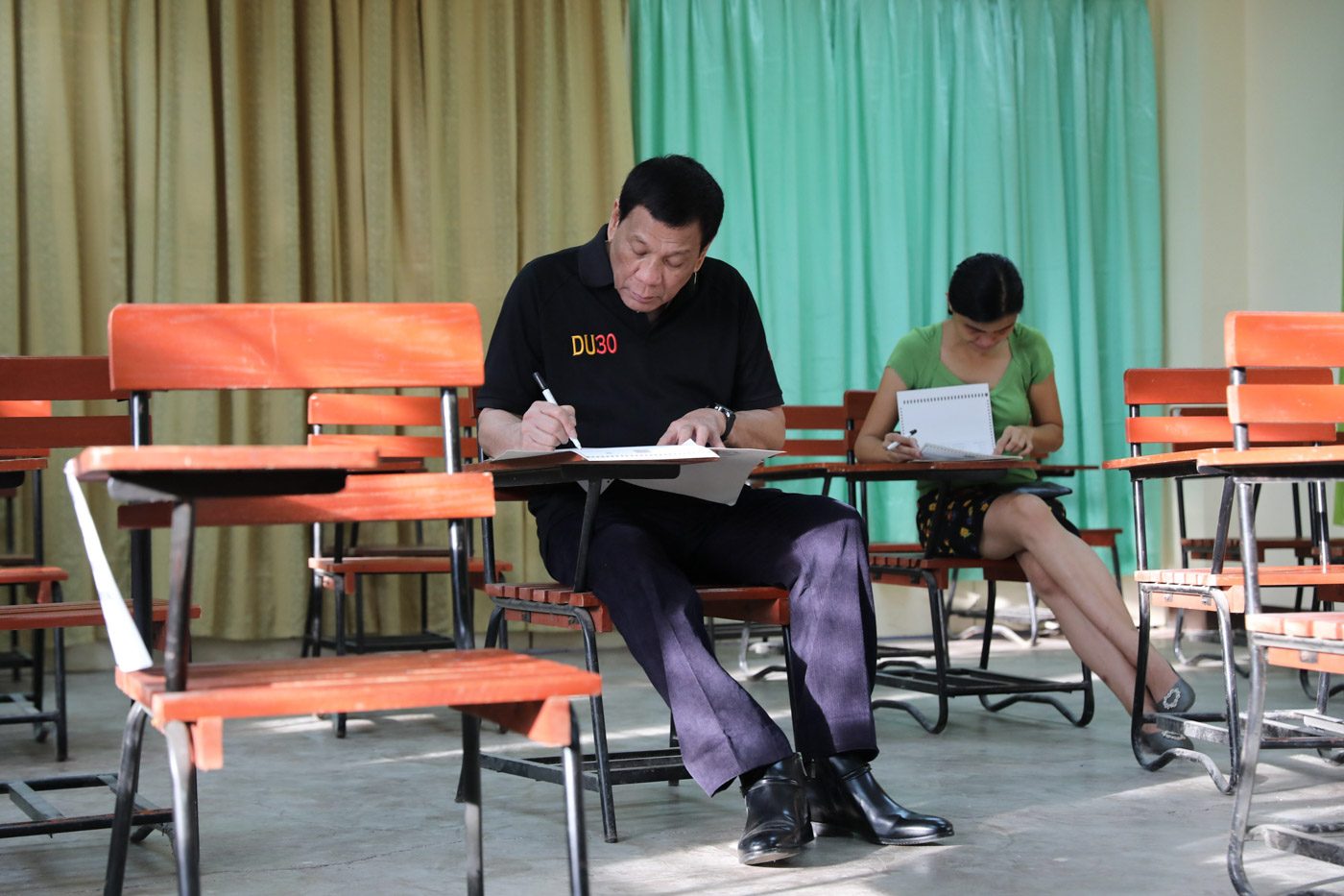 Duterte votes in Davao City