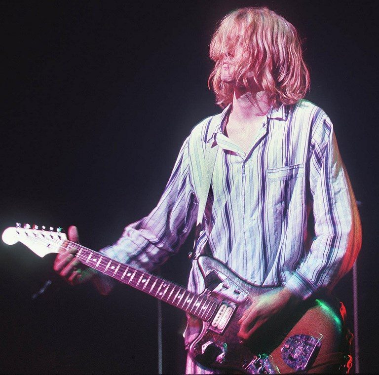 NIRVANA. Vokalis Nirvana Kurt Cobain selalu tampil dengan rambut panjangnya. Foto oleh Richard A. Brooks/AFP 