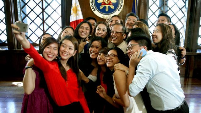 IN PHOTOS: Lady Eagles take selfie with President Aquino