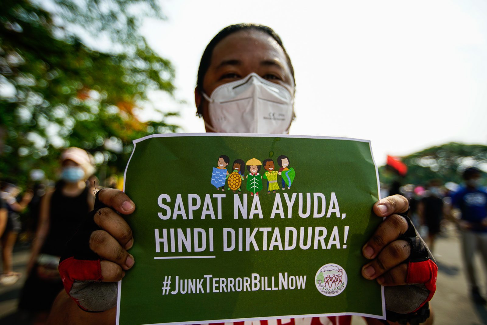 JUNK. Protester shows a creative signage calling to junk the anti-terror bill. Photo by Jire Carreon/Rappler 