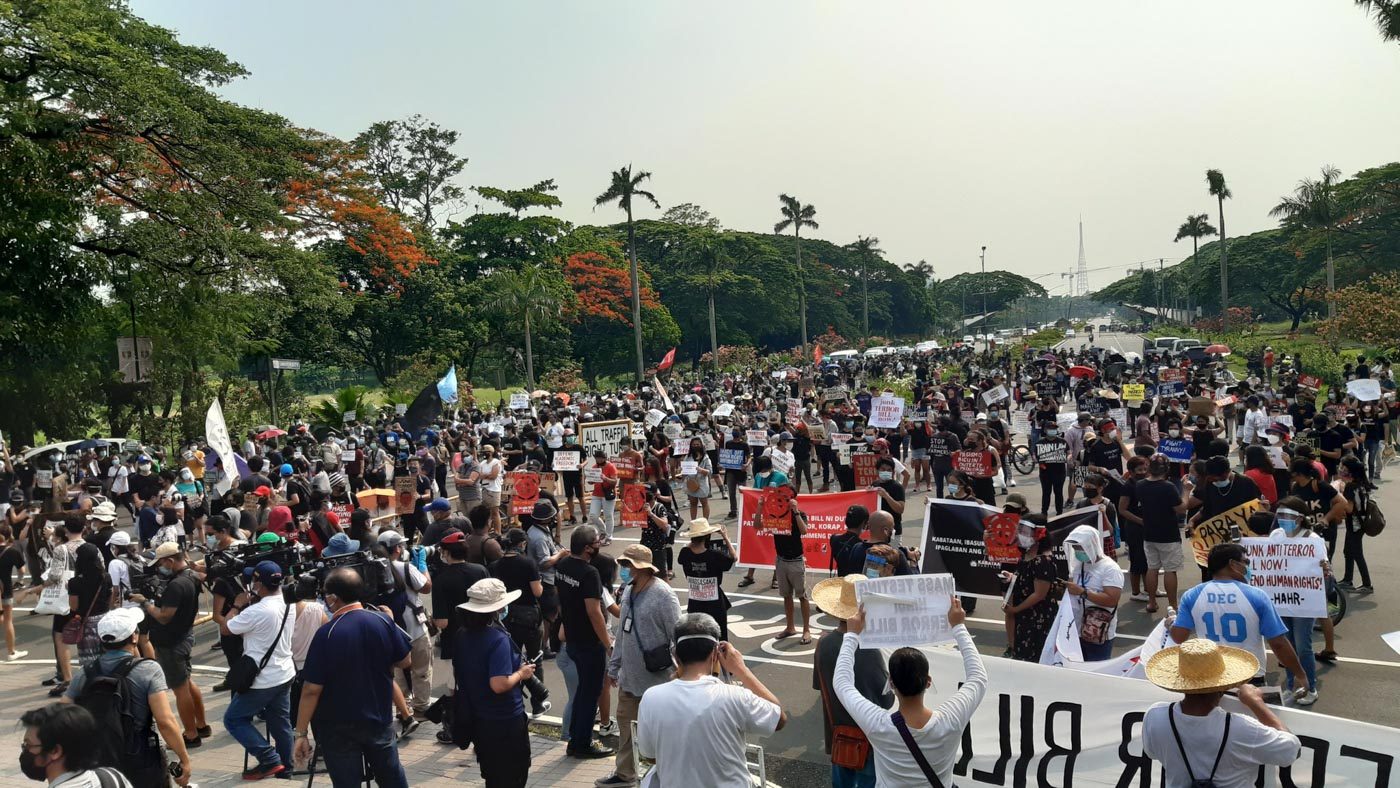 MOVEMENT. Various sectoral groups gather at the Quezon Hall in UP Diliman on Thursday, June 4, to call for the junking of the anti-terror bill. Photo from Philippine Collegian 