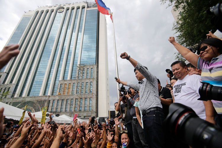 JUBILANT. Mayor Binay greets his supporters outside the city hall after a TRO from the Court of Appeals blocking the suspension order from the Ombudsman on March 16, 2015. Photo by Ritchie Tongo/EPA 