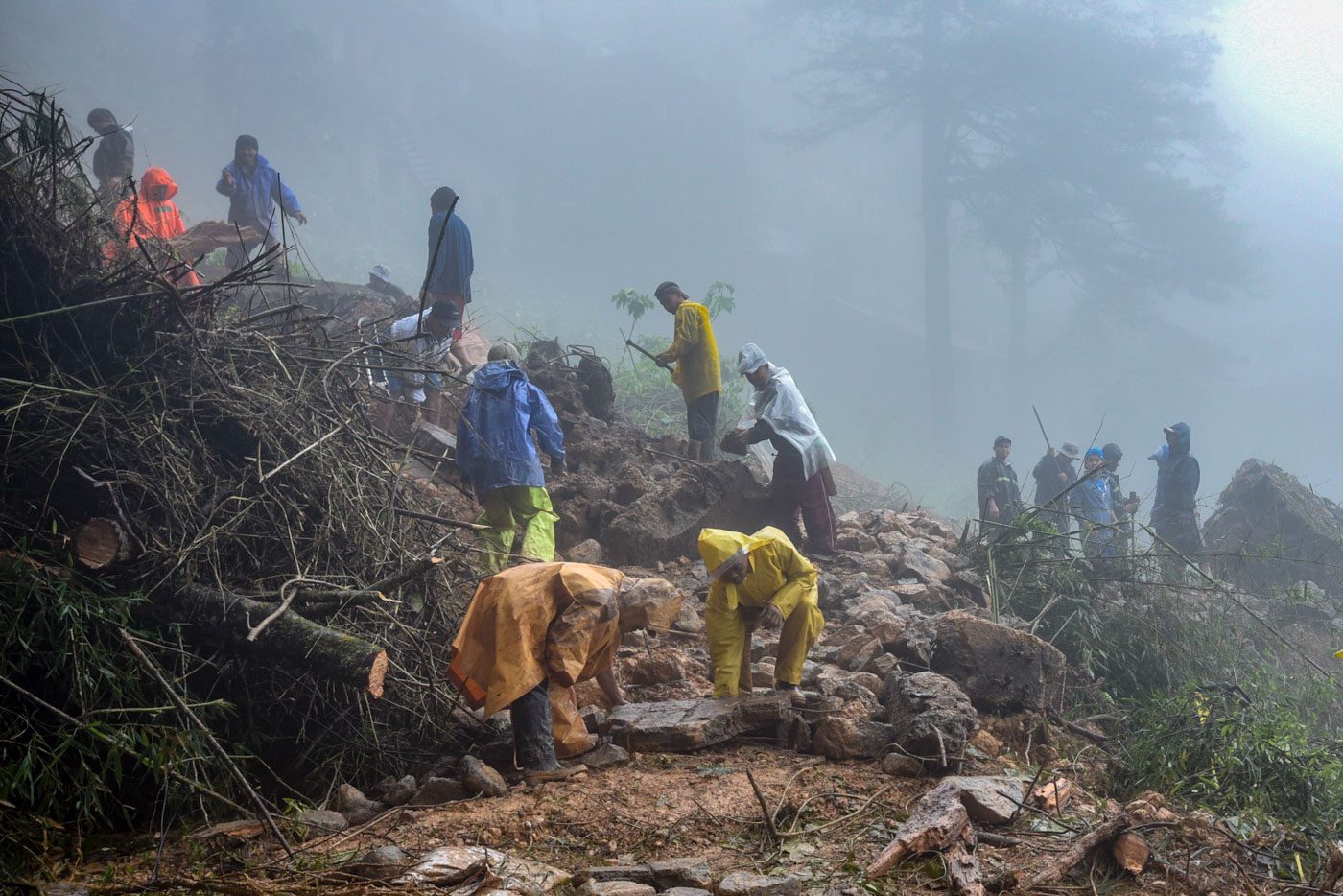 CLEARING OPS. Workers clear debris on September 16, 2018, from a landslide due to heavy rains brought by Typhoon Ompong (Mangkhut) in Baguio City. Photo by Maria Tan/Rappler    