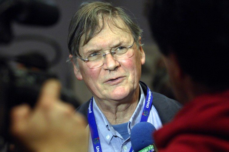 British Nobel laureate resigns over remarks about ‘girls’ in labs