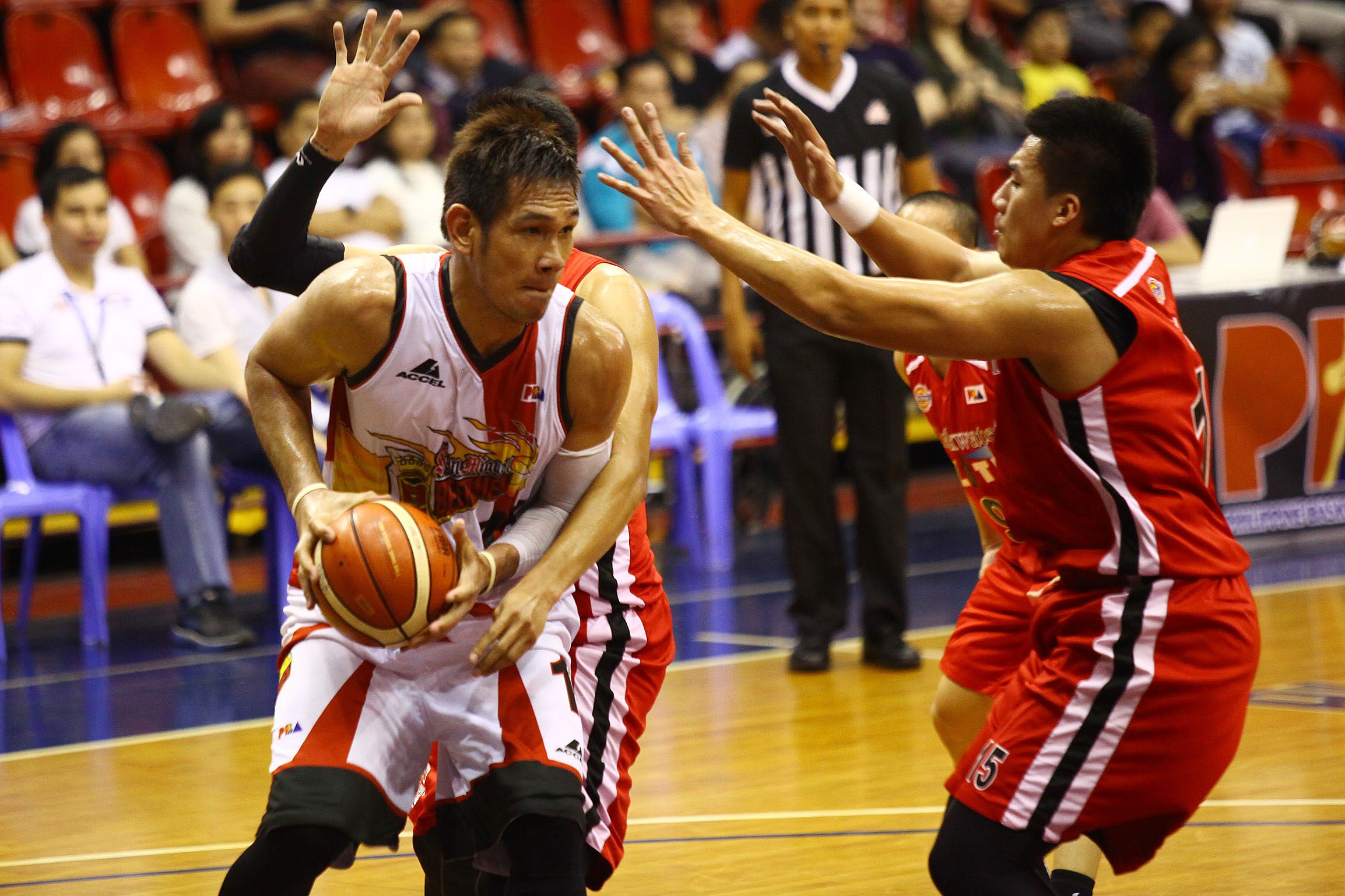 San Miguel holds off Blackwater, moves up to 3-1