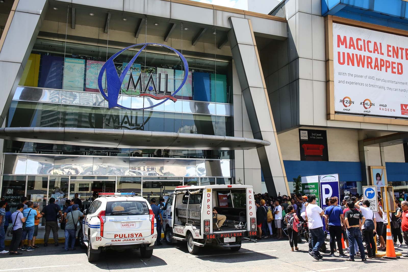 Dozens held hostage at Greenhills mall, ex-guard armed with gun, grenades