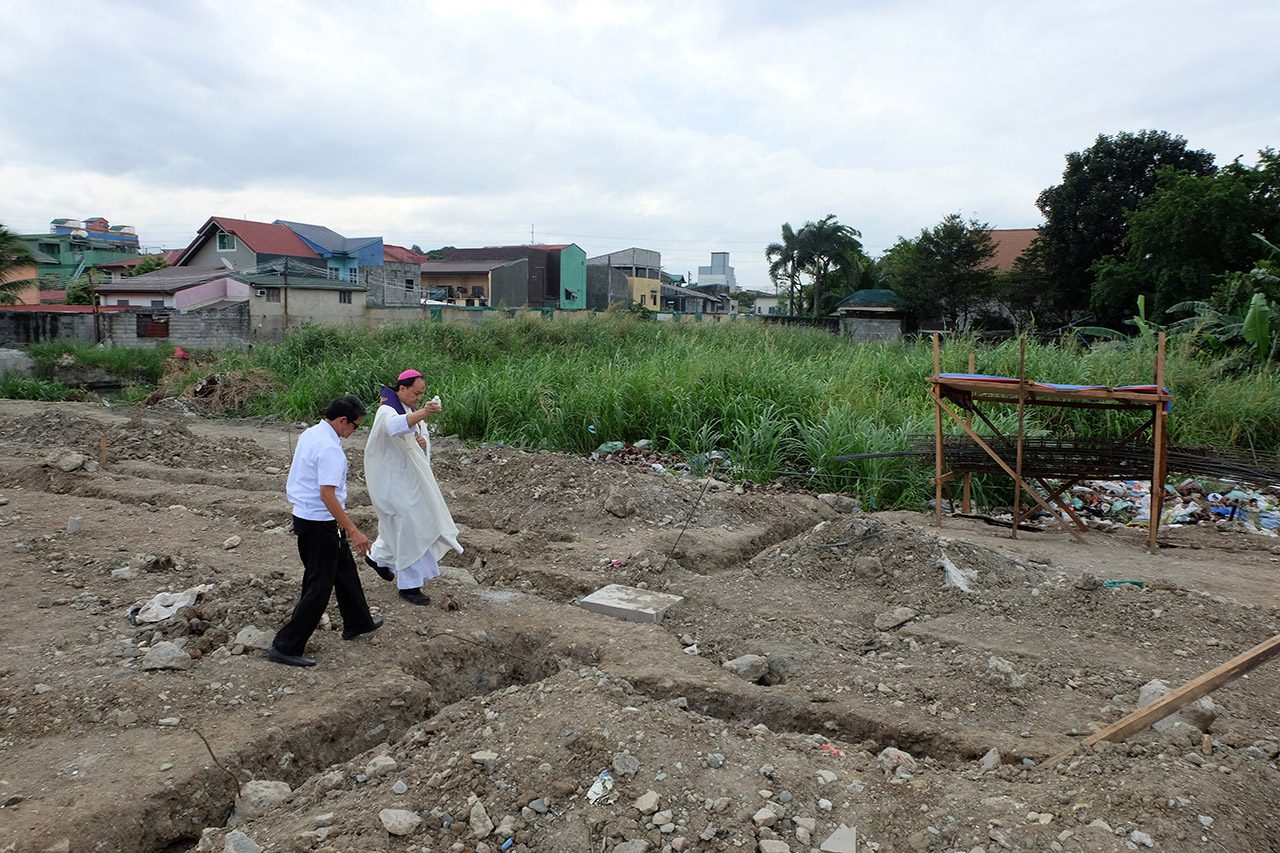 On Ash Wednesday, bishop blesses land for Malabon’s poor