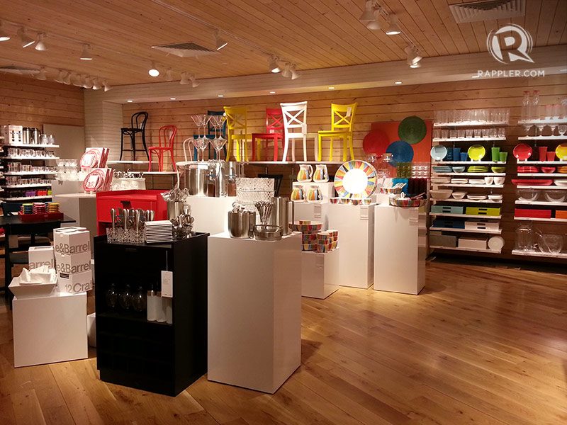 PICK ME UP. Part of the spacious store floor, where you can find home accessories in different sizes and colors